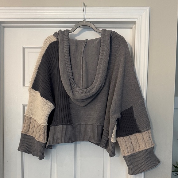 POL Women's V-Neck Colorblock Sweater - Gray, Cream, and Tan - Picture 2 of 5